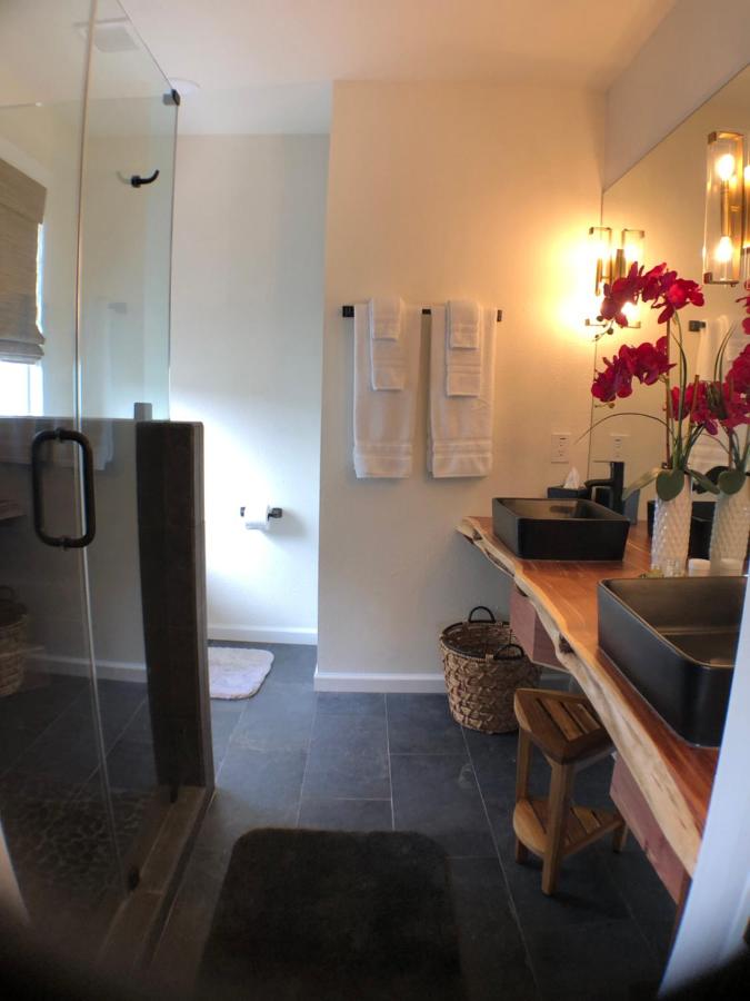 | Avenue O Bed and Breakfast