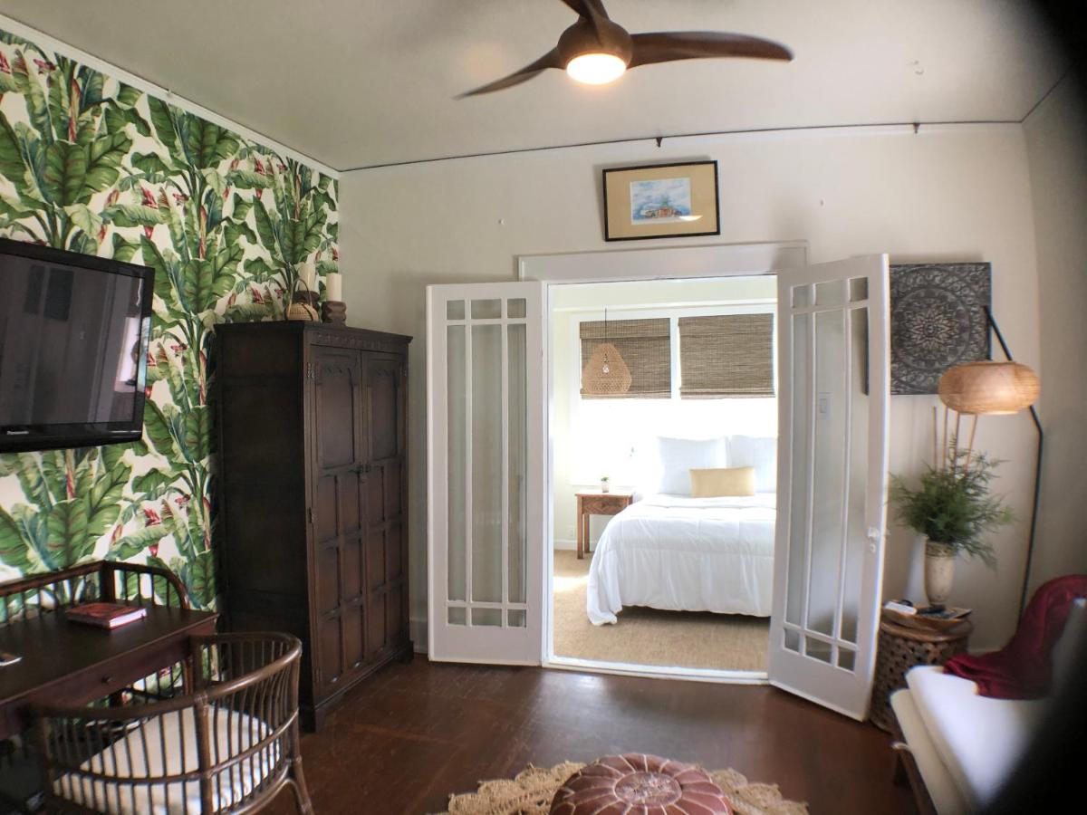 | Avenue O Bed and Breakfast