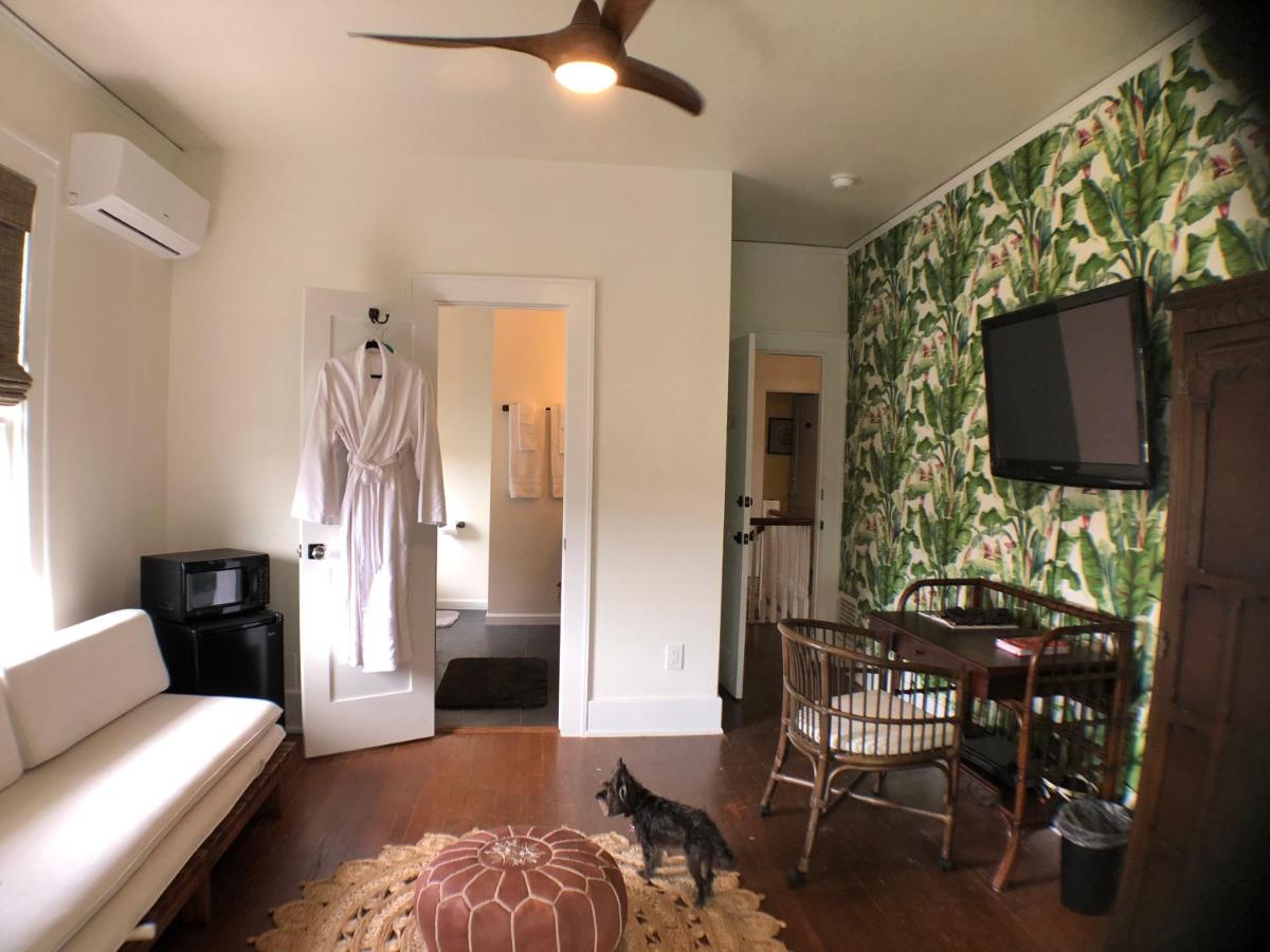 | Avenue O Bed and Breakfast