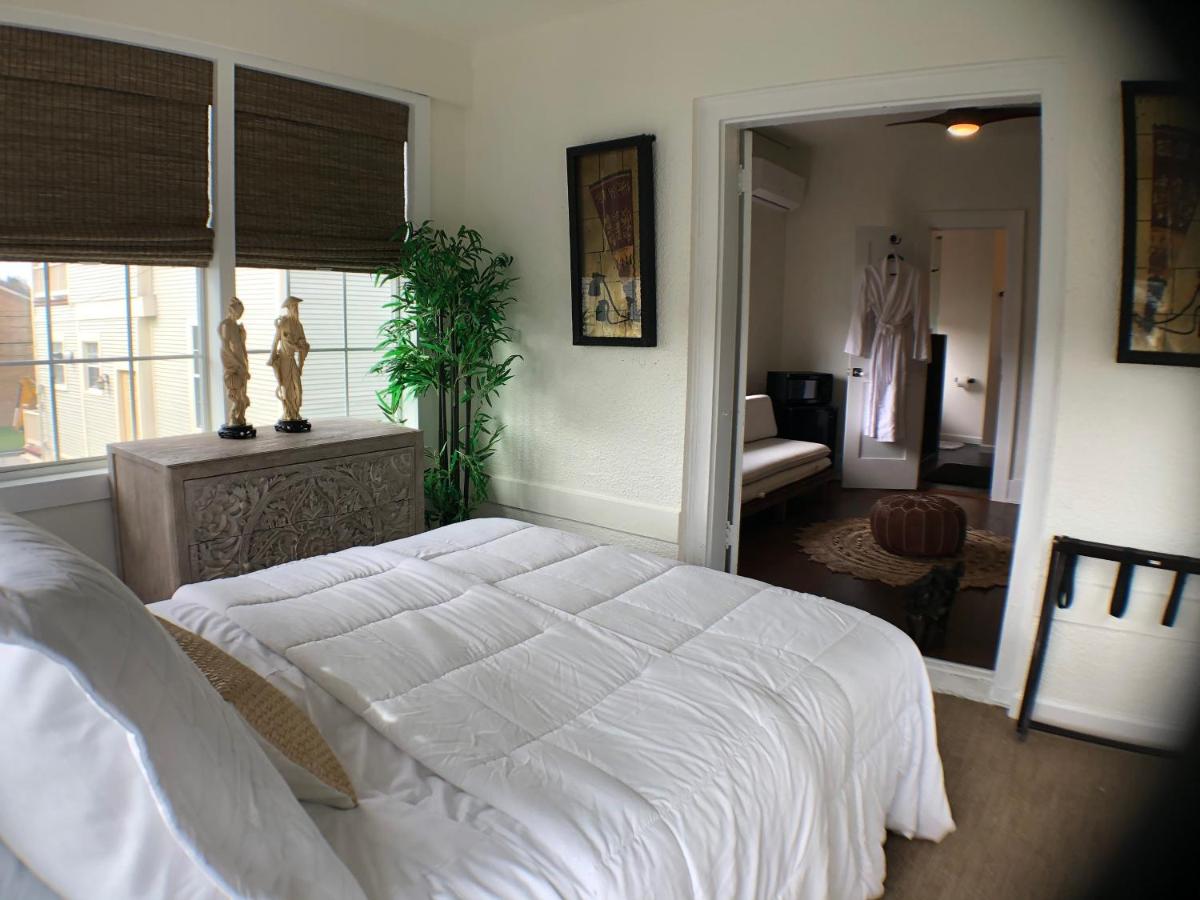 | Avenue O Bed and Breakfast