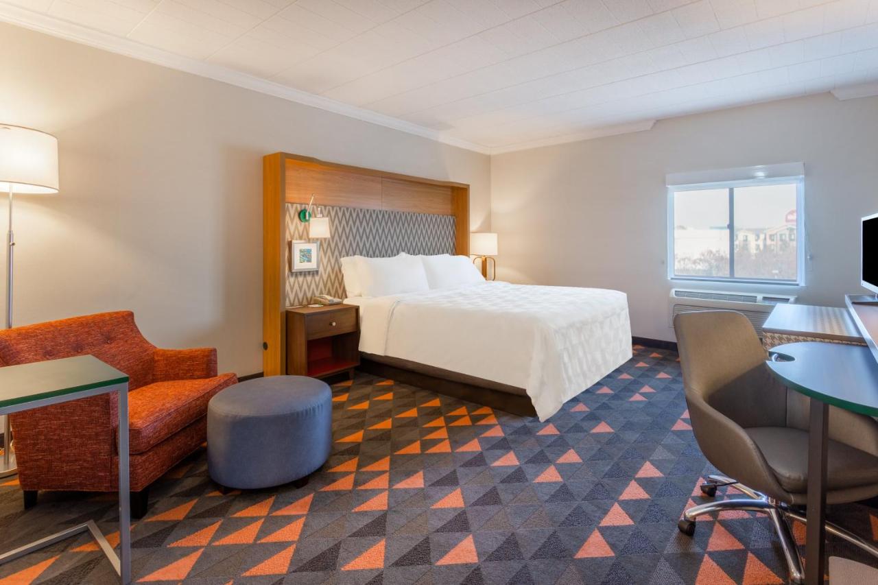 King Room at Holiday Inn Philadelphia South - Swedesboro by IHG