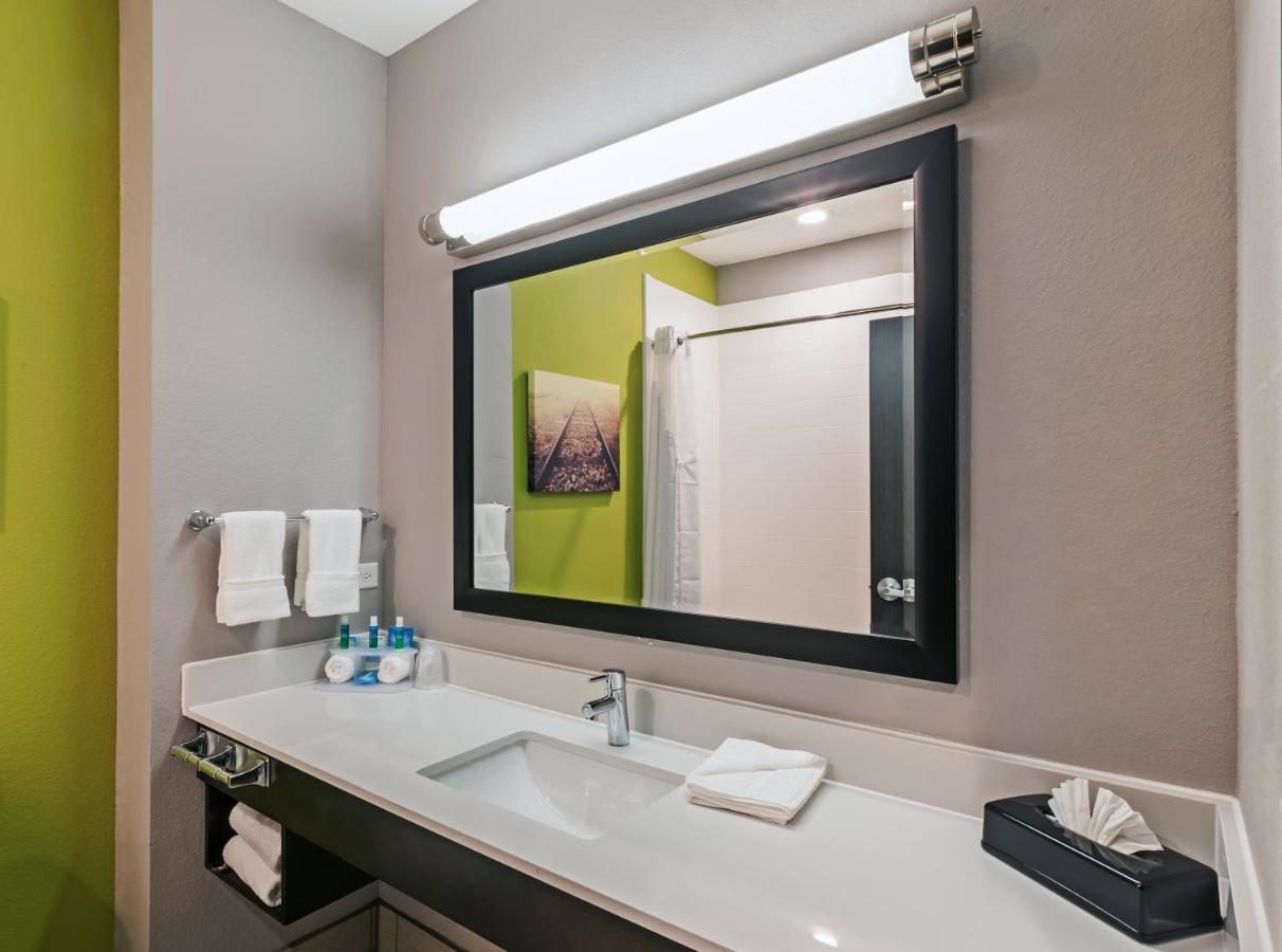 | Holiday Inn Express & Suites Perryton, an IHG Hotel