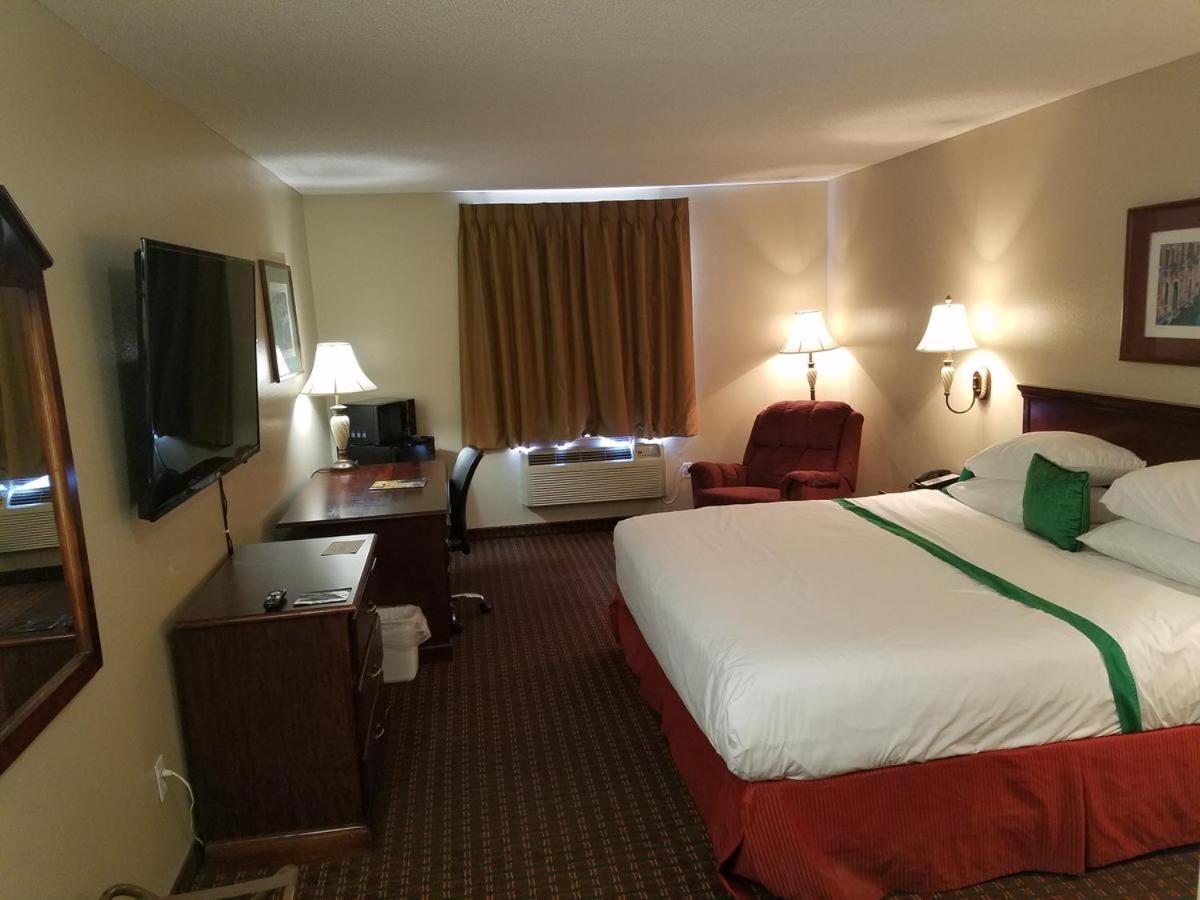 Executive King Room at Rest Inn Fort Smith