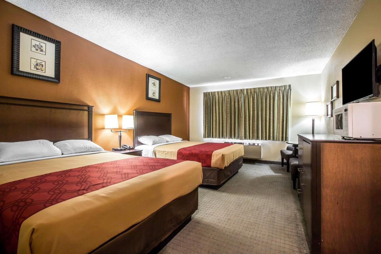 Queen Room with Two Queen Beds - Non-Smoking at Baymont by Wyndham Ontario