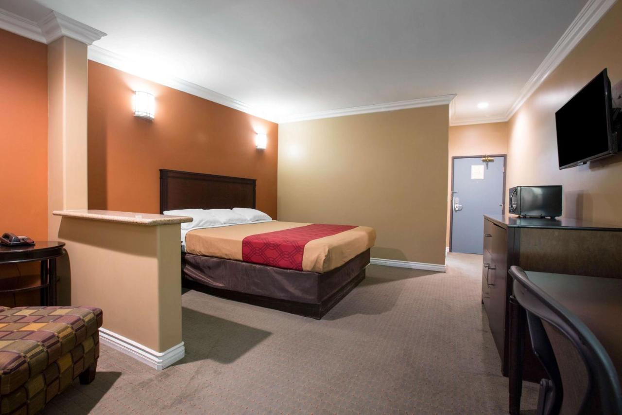 King Studio Suite - Non-Smoking at Baymont by Wyndham Ontario