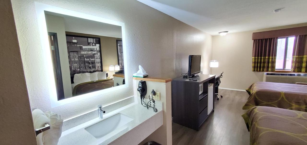 | Super 8 by Wyndham Paris