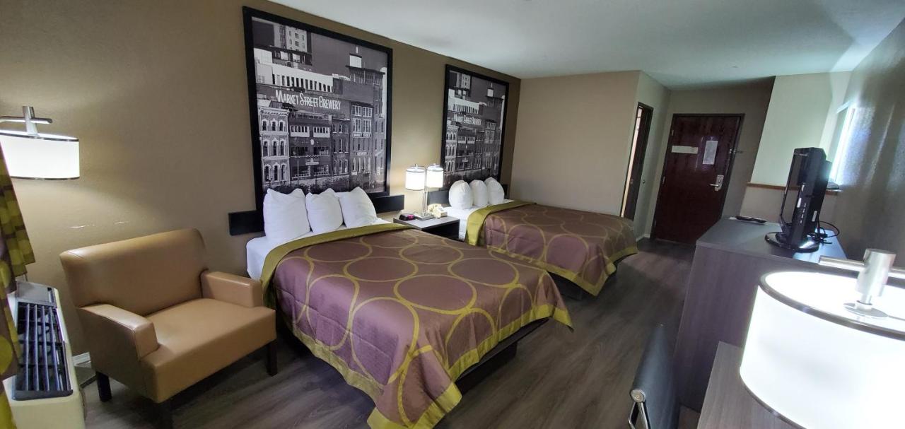 | Super 8 by Wyndham Paris