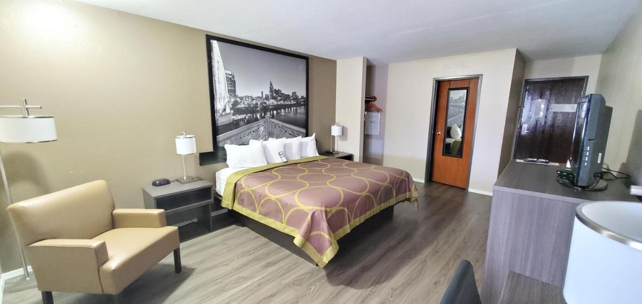 | Super 8 by Wyndham Paris