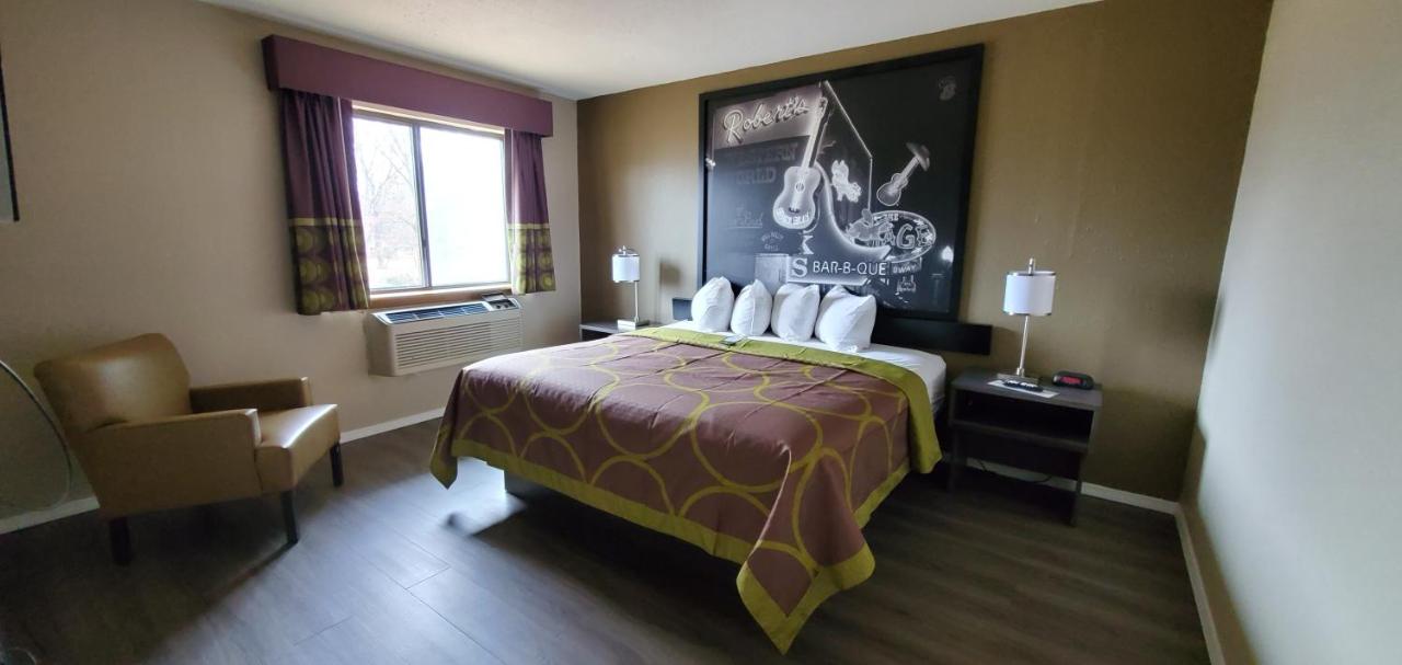 | Super 8 by Wyndham Paris