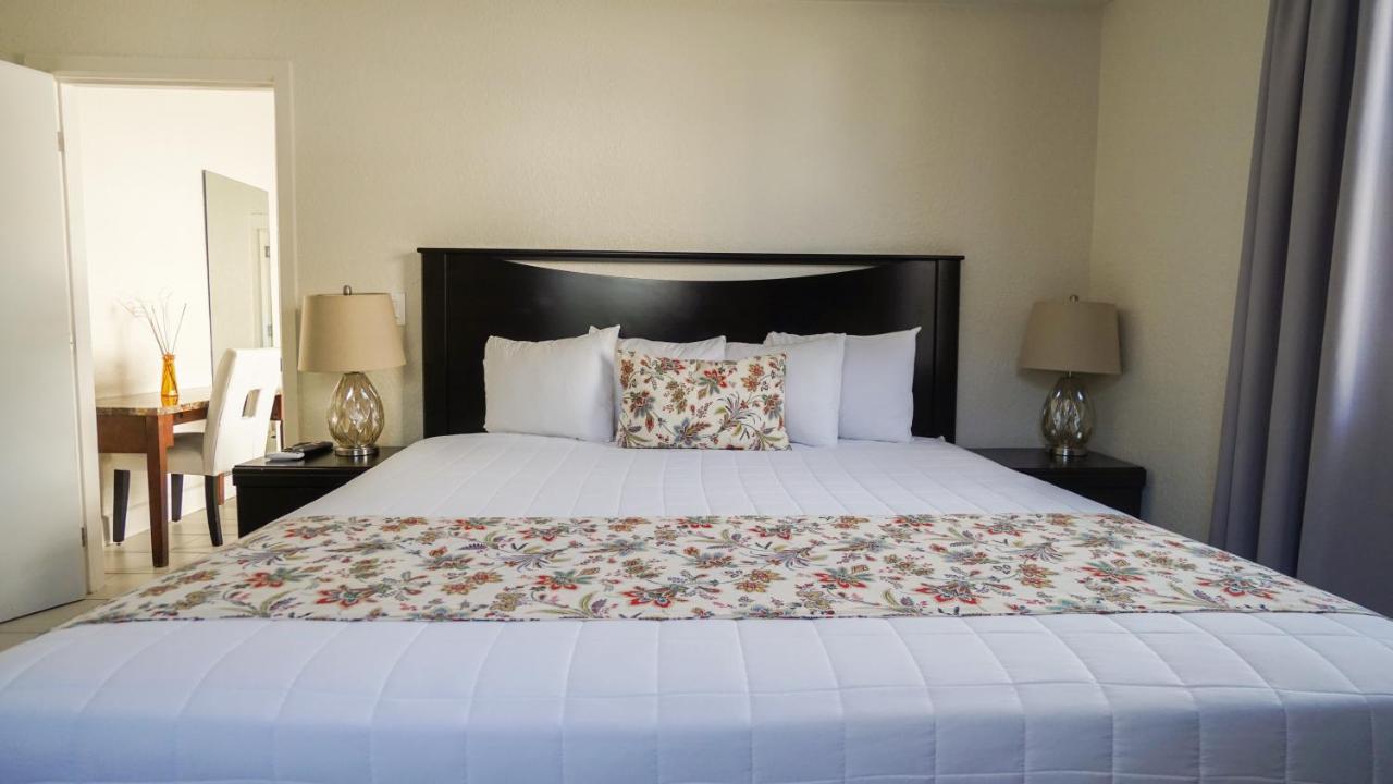 One-Bedroom Apartment at Soleado Hotel
