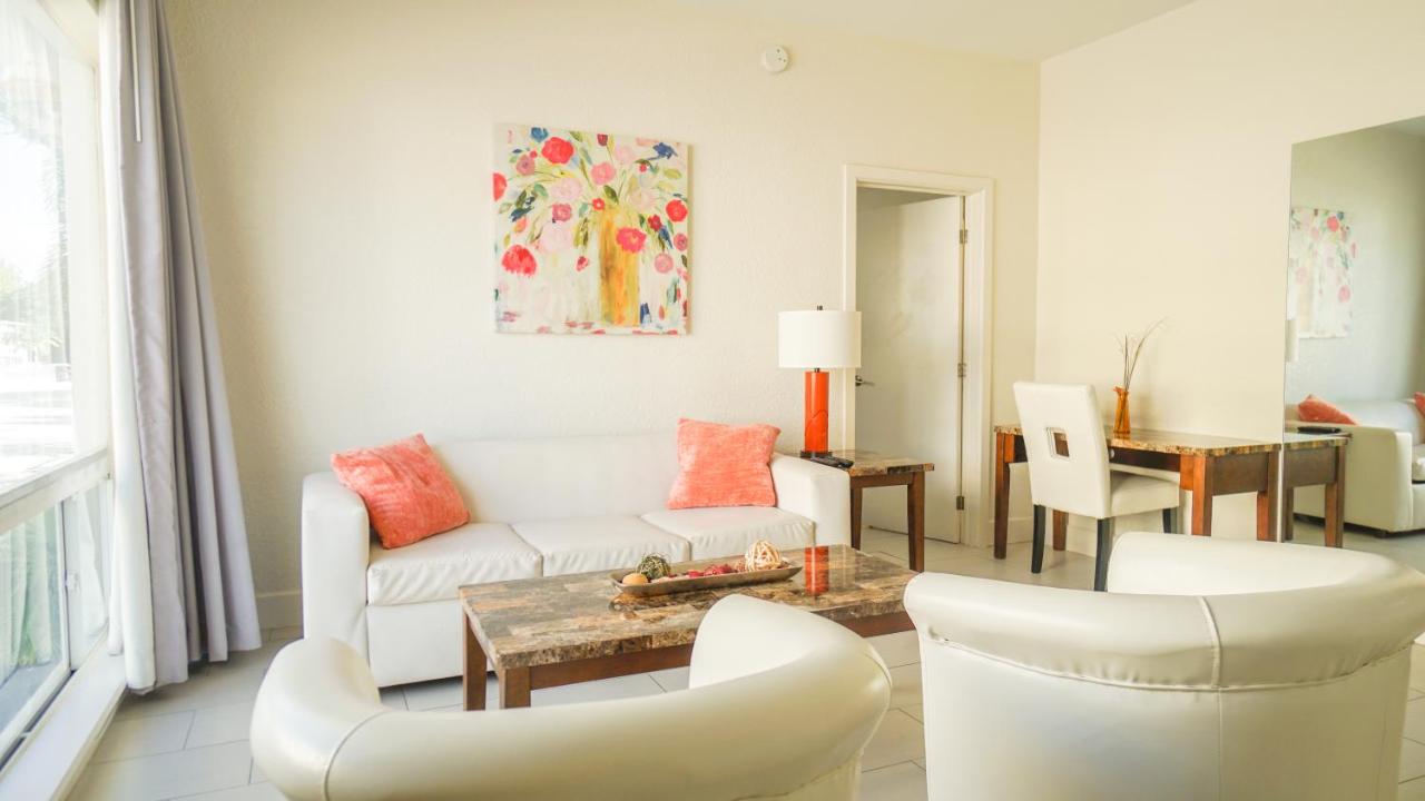 One-Bedroom Apartment at Soleado Hotel