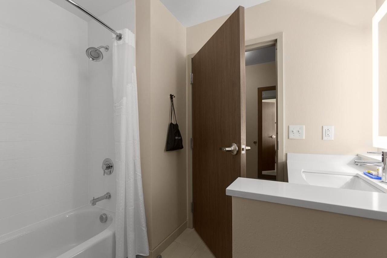  | Holiday Inn Express & Suites - Fayetteville South, an IHG Hotel