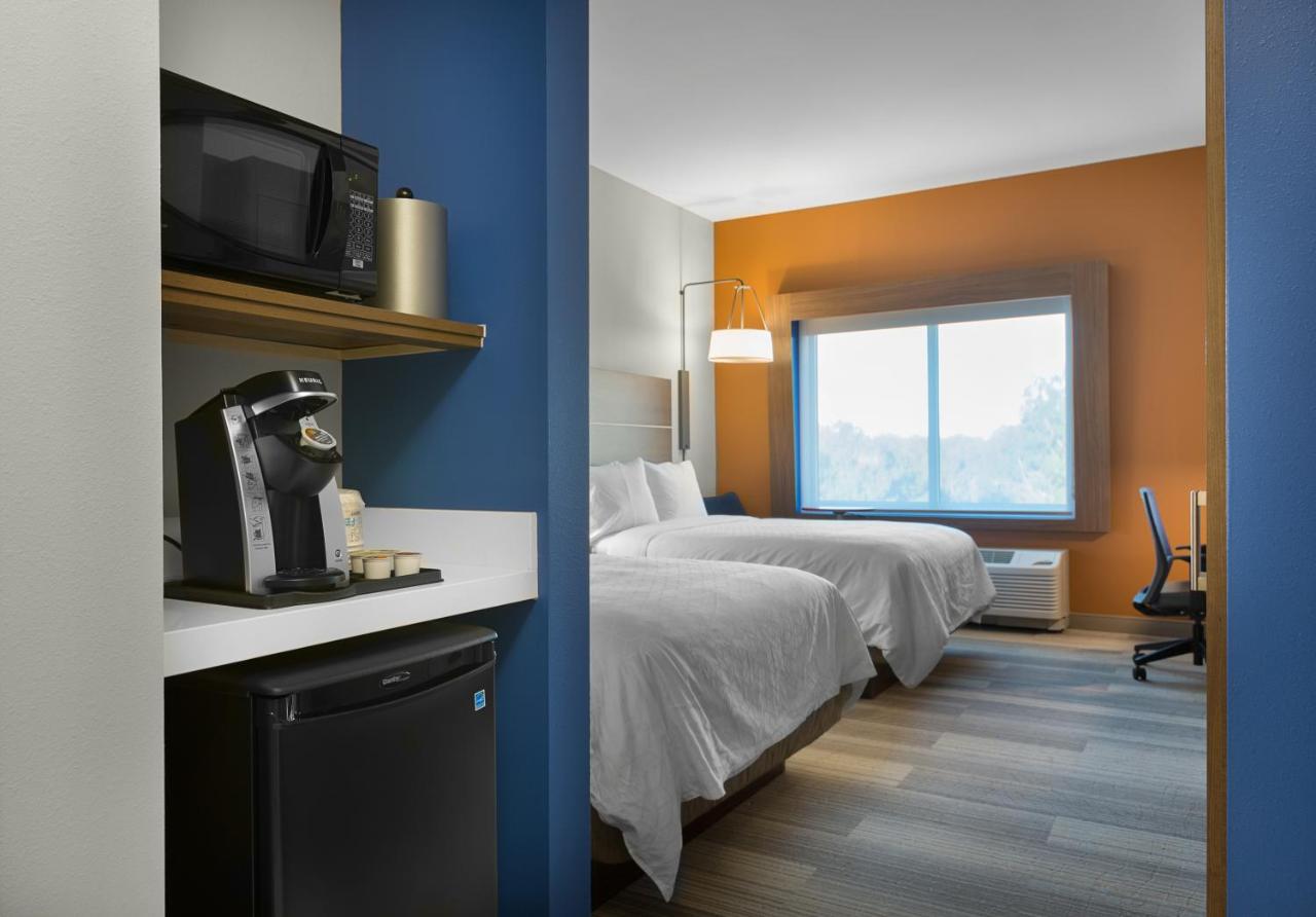  | Holiday Inn Express & Suites - Fayetteville South, an IHG Hotel