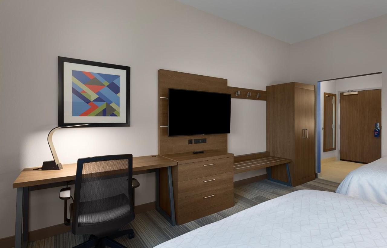  | Holiday Inn Express & Suites - Fayetteville South, an IHG Hotel