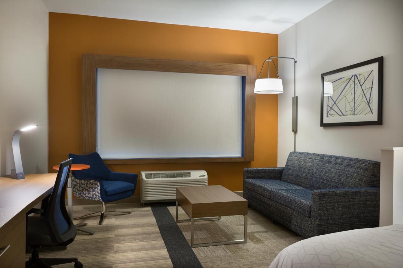  | Holiday Inn Express & Suites - Fayetteville South, an IHG Hotel