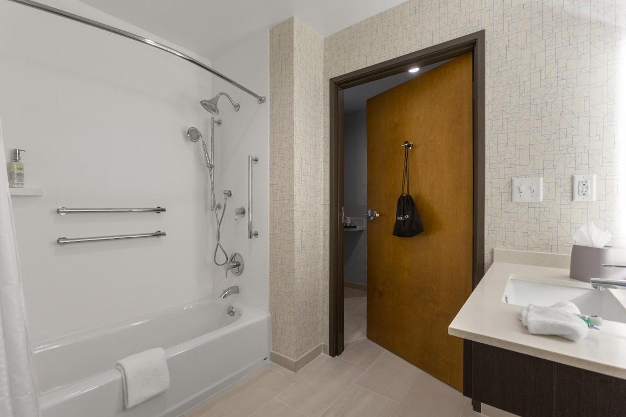  | Holiday Inn Express & Suites - Fayetteville South, an IHG Hotel