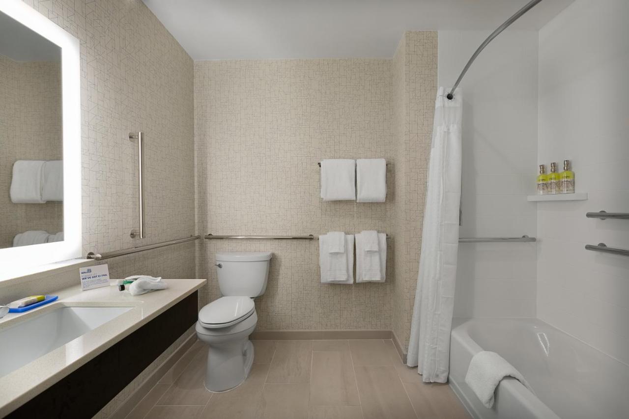  | Holiday Inn Express & Suites - Fayetteville South, an IHG Hotel