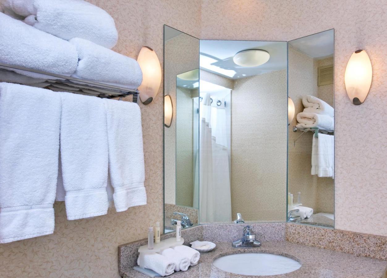 King Room - Non-Smoking at Holiday Inn Express Memphis Medical Center Midtown by IHG