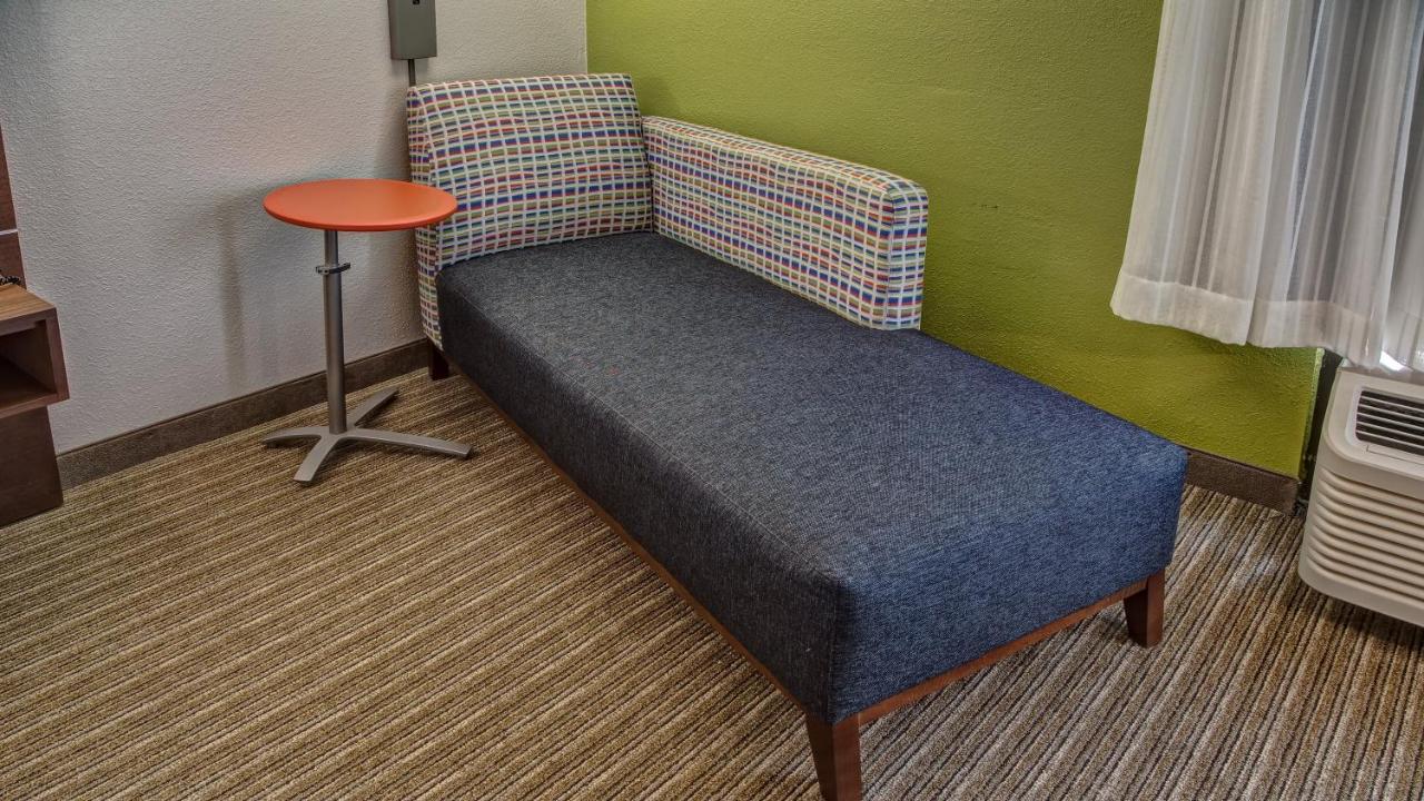 King Room - Non-Smoking at Holiday Inn Express Memphis Medical Center Midtown by IHG