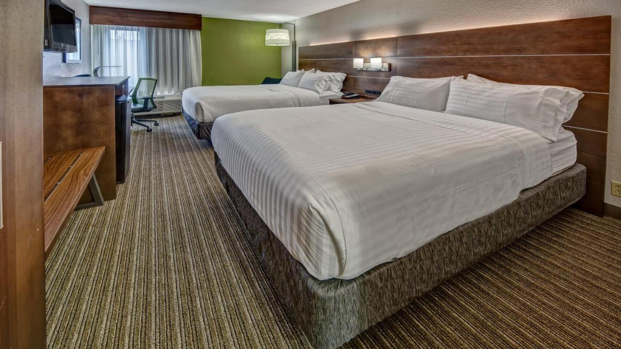 Queen Room with Two Queen Beds at Holiday Inn Express Memphis Medical Center Midtown by IHG