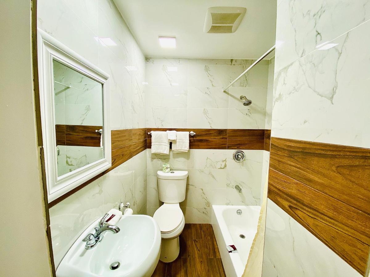 | Casa Blanca Inn & Suites Whittier