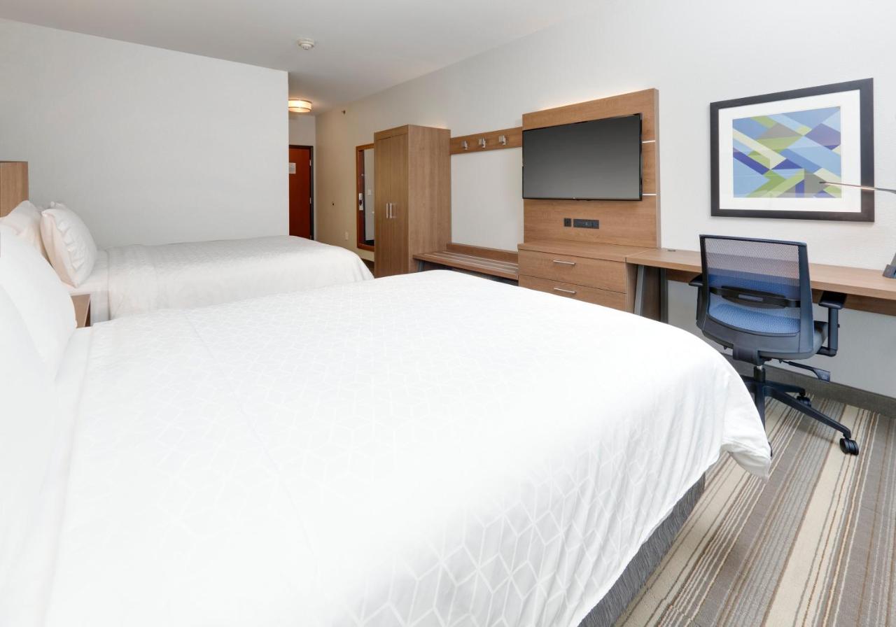 Queen Room with Two Queen Beds at Holiday Inn Express & Suites Denton North by IHG