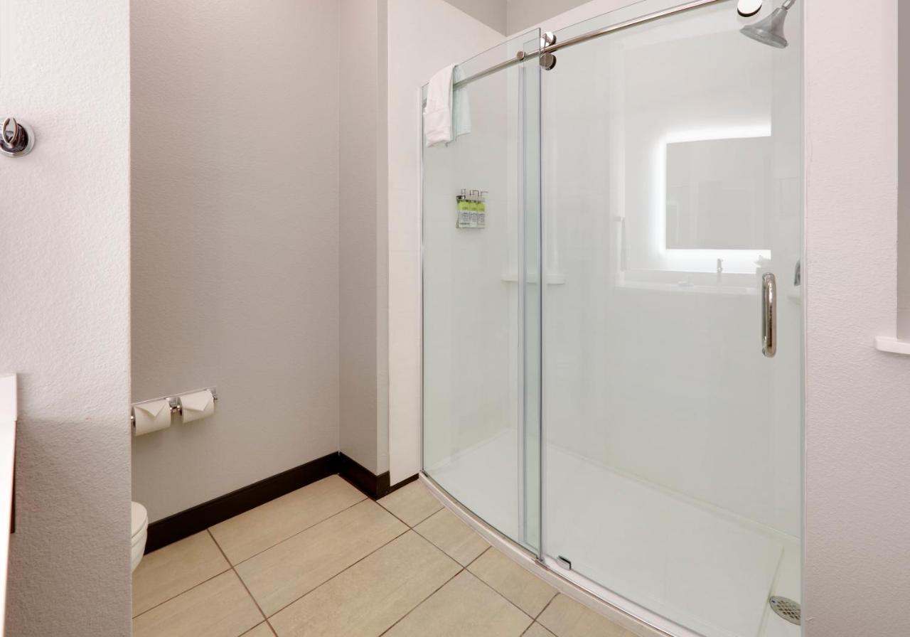 King Room at Holiday Inn Express & Suites Denton North by IHG