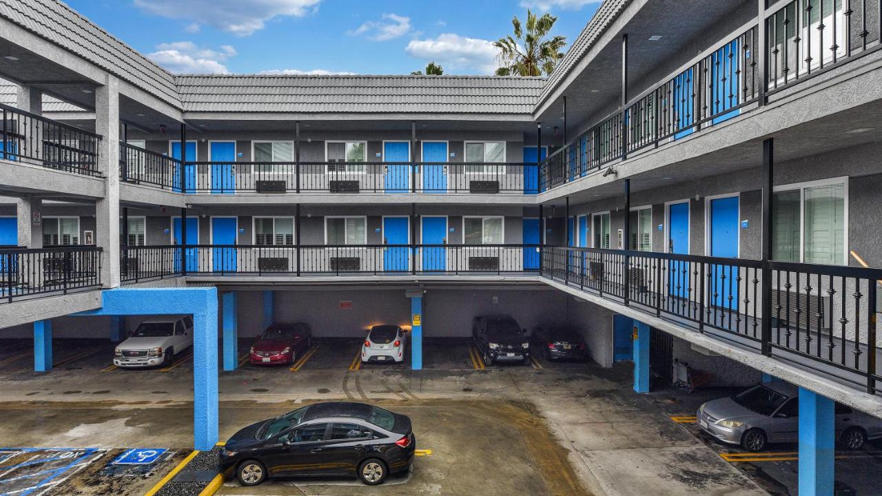  | Hollywood Inn Express LAX