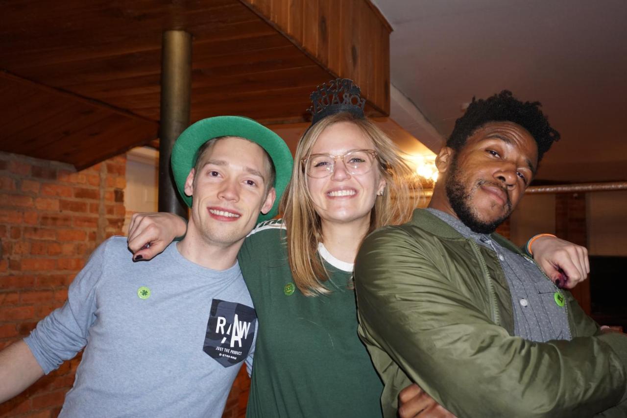 | Wrigley Hostel - Chicago