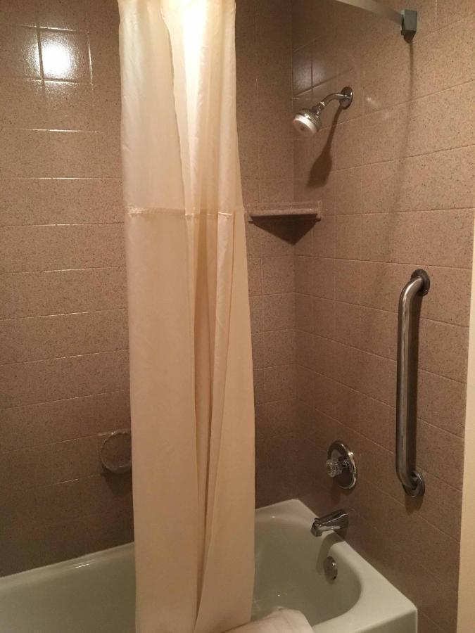 Deluxe King Room at FairBridge Inn & Suites Kellogg