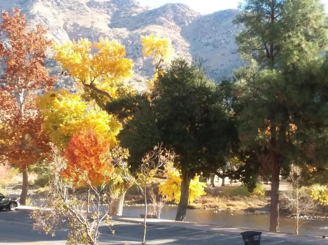 | Kern Riverview Inn