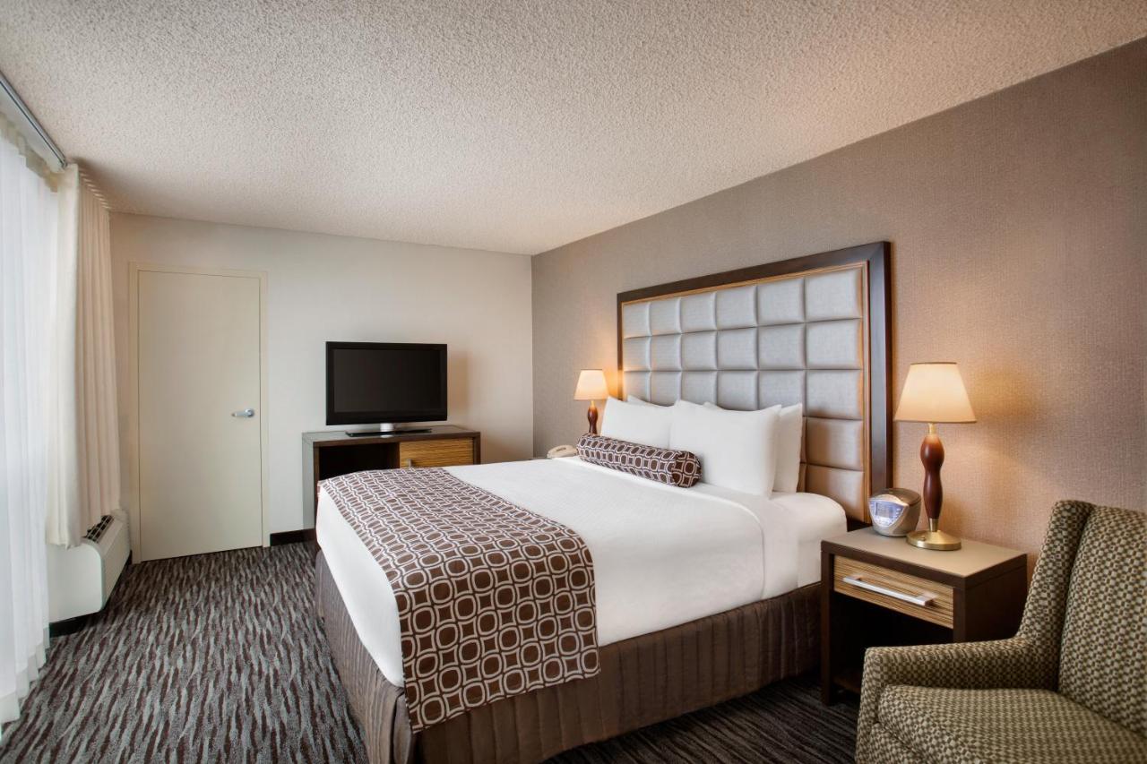 King Executive Level Suite With Parlor Room - Non-Smoking at Crowne Plaza San Francisco Airport, an IHG Hotel