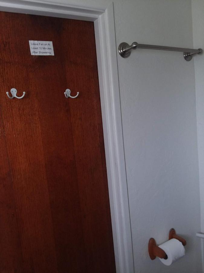 | Lakeside Hostel & Guest House
