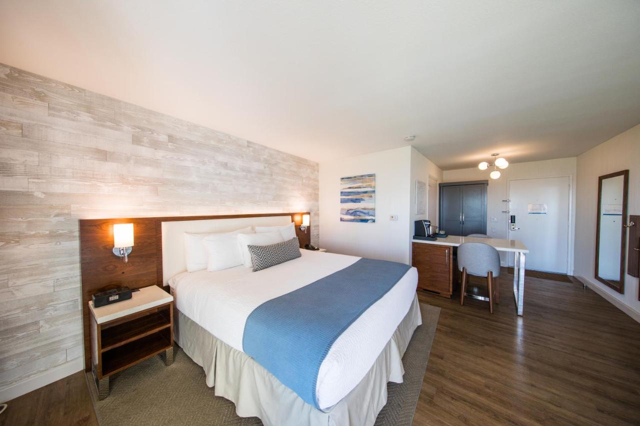 King Room with Ocean View and Pool View at SeaCrest OceanFront Hotel
