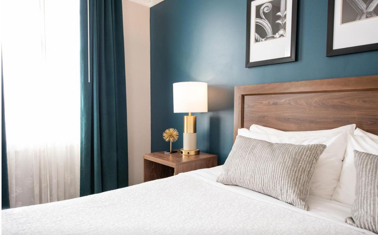 Deluxe Queen Room at Magnolia Hotel Omaha