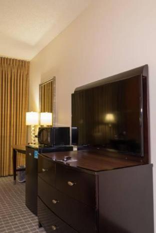 Room #25885814 at Oakland Airport Executive Hotel