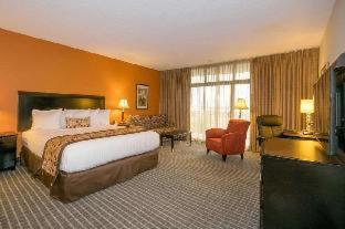 Room #25885816 at Oakland Airport Executive Hotel