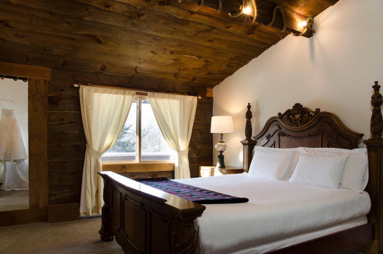 | Summit Lodge
