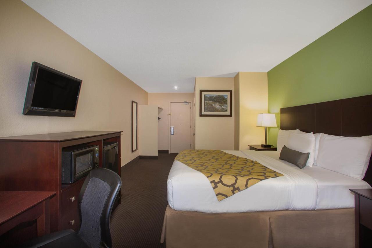 King Room - Mobility Access/Non-Smoking at Baymont by Wyndham Jefferson City