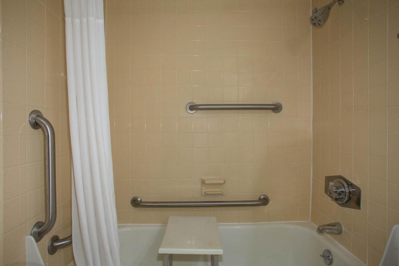 King Room - Mobility Access/Non-Smoking at Baymont by Wyndham Jefferson City