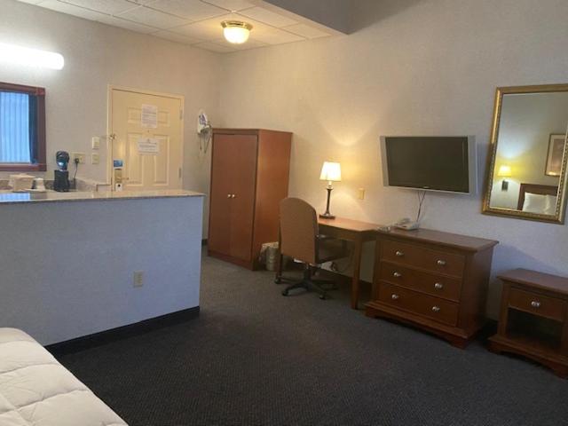 King Room at Raritan Hotel