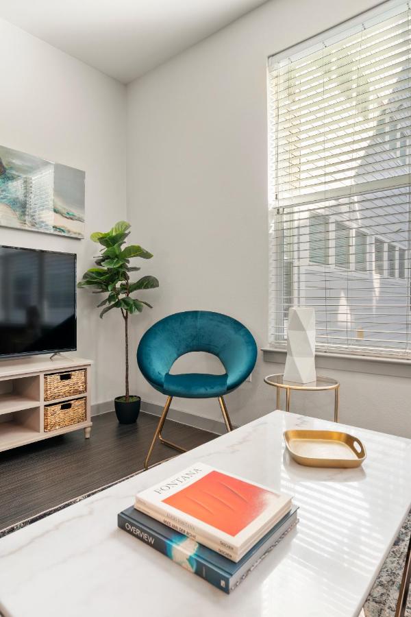 One-Bedroom Apartment (Self Check-in with Virtual Front Desk) at Kasa Highland Park Dallas