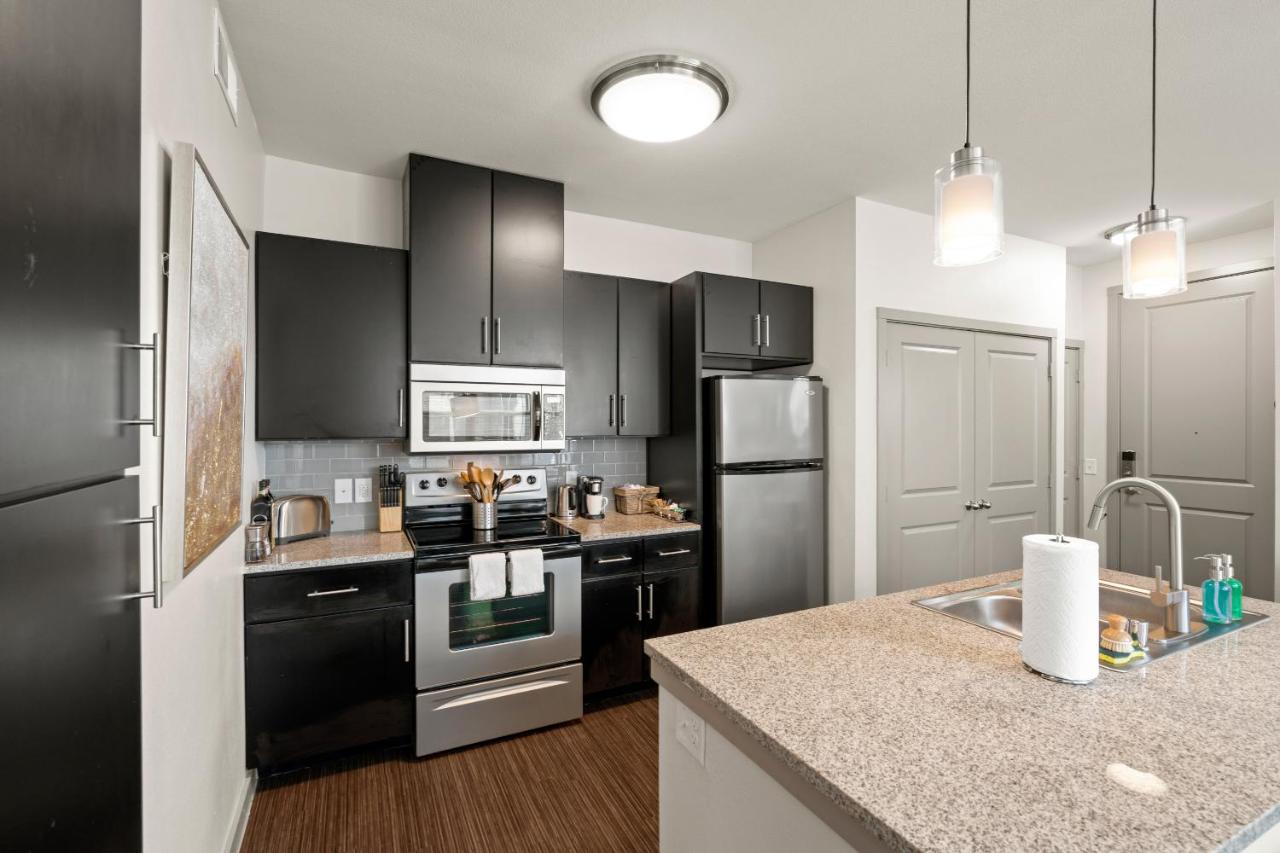 One-Bedroom Apartment (Self Check-in with Virtual Front Desk) at Kasa Highland Park Dallas