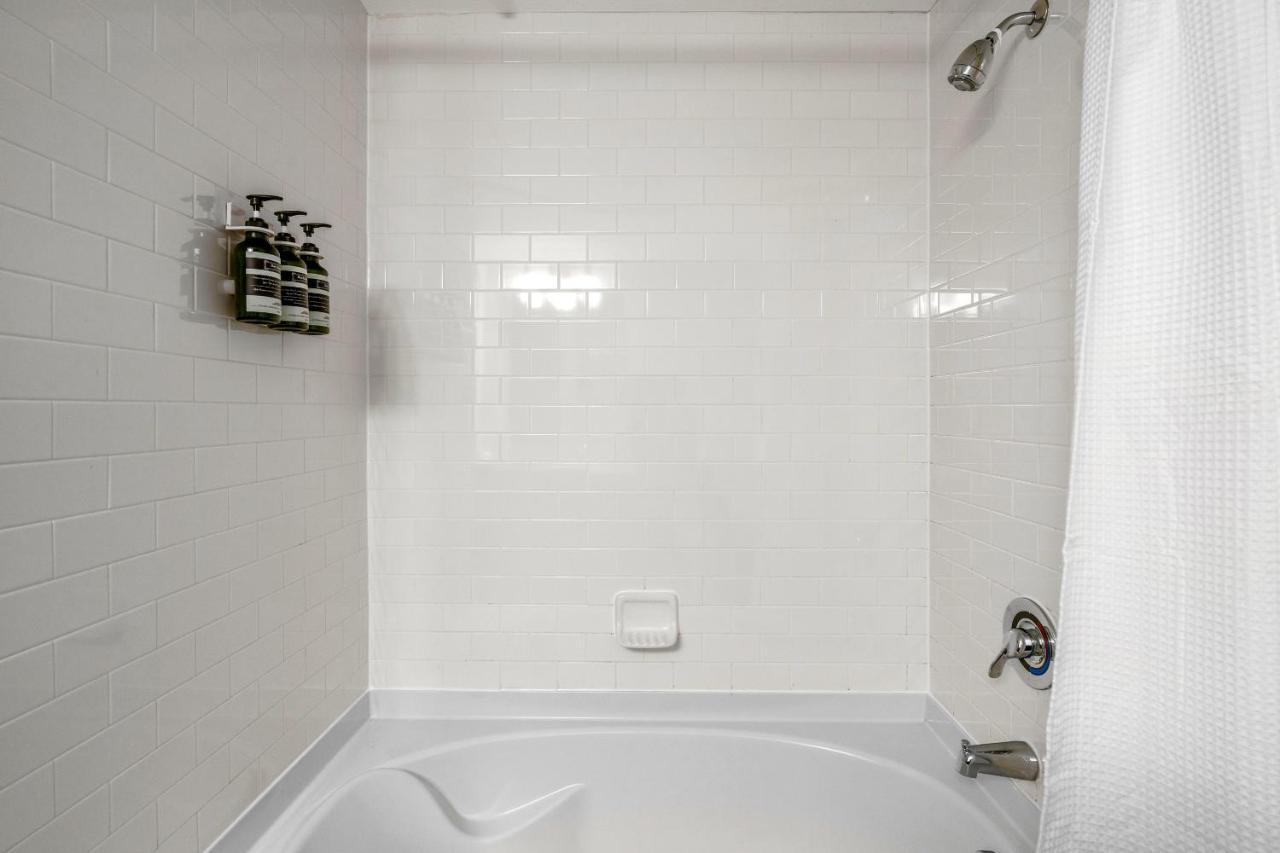 One-Bedroom Apartment (Self Check-in with Virtual Front Desk) at Kasa Highland Park Dallas