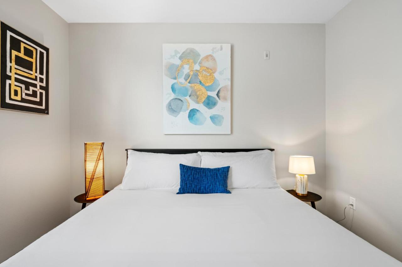 One-Bedroom Apartment (Self Check-in with Virtual Front Desk) at Kasa Highland Park Dallas