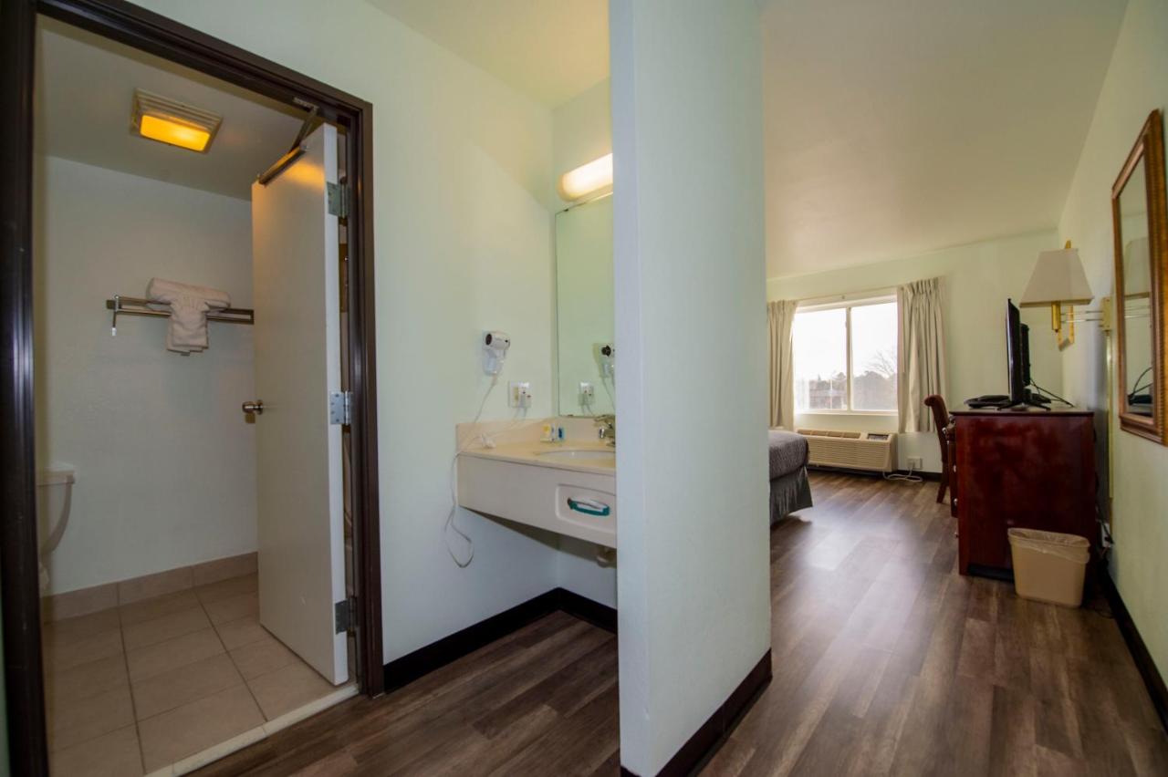 Queen Room with Two Queen Beds - Non-Smoking at Rodeway Inn Central Colorado Springs