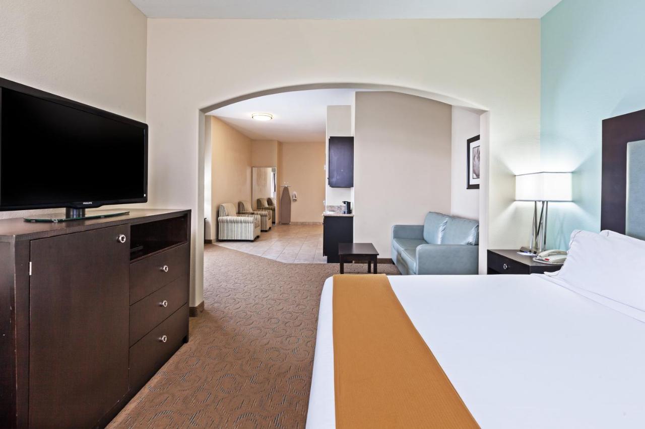 | Holiday Inn Express & Suites Victoria, an IHG Hotel