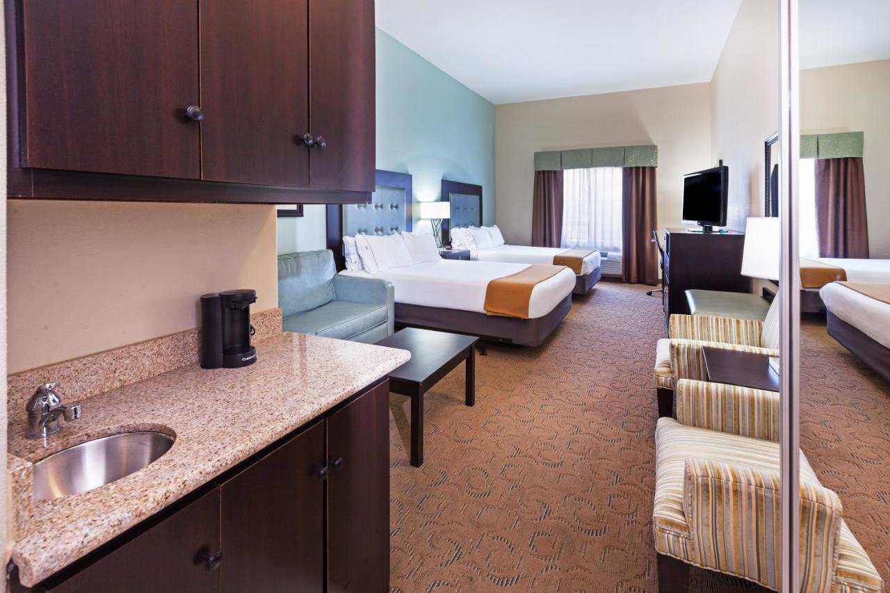 | Holiday Inn Express & Suites Victoria, an IHG Hotel