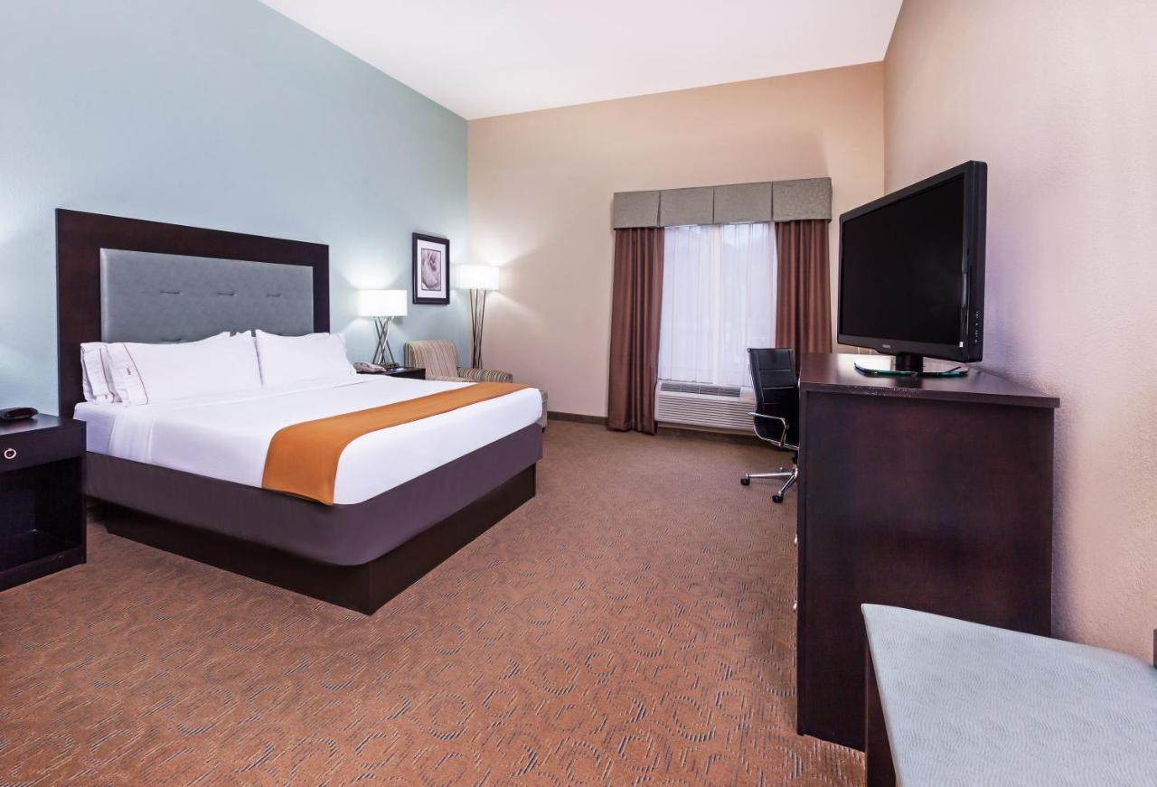 | Holiday Inn Express & Suites Victoria, an IHG Hotel