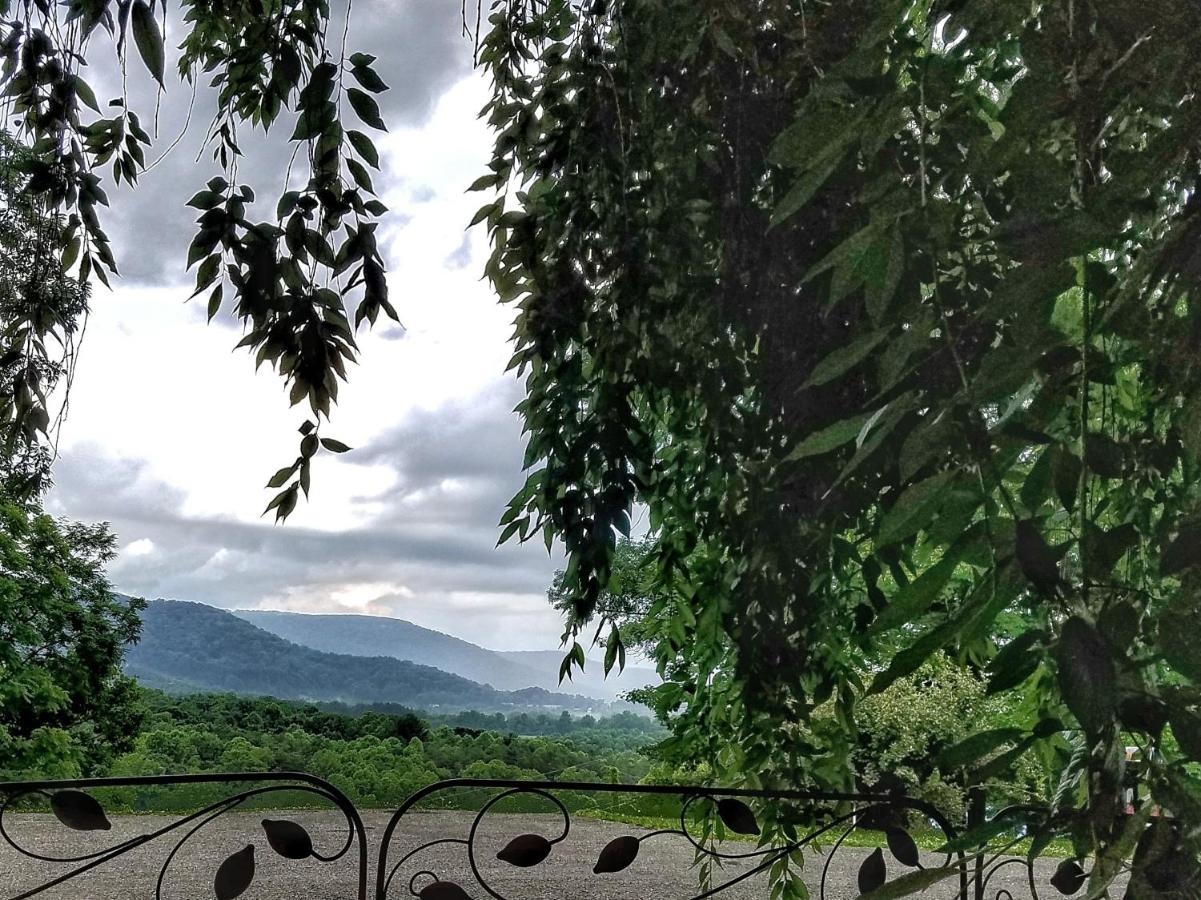 | Blue Ridge Manor Bed and Breakfast